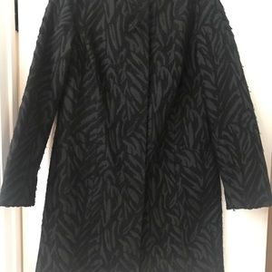 Ladies fingertip light weight textured jacket.